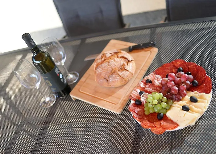 Niko Pet Friendly 200 M From Hidden Sandy Pets For Free فيلة