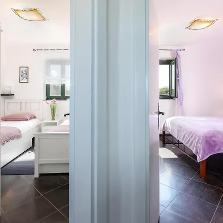 Niko Pet Friendly 200 M From Hidden Sandy Pets For Free Villa Rudine (Dobrinj)
