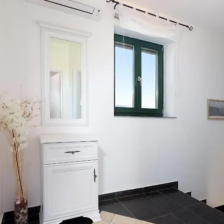 Otok Krk Niko Pet Friendly 200 M From Hidden Sandy Pets For Free Vila