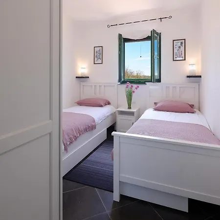 Otok Krk Niko Pet Friendly 200 M From Hidden Sandy Pets For Free Vila *