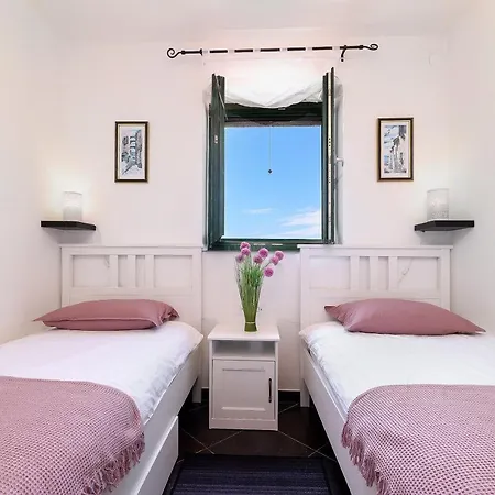 Otok Krk Niko Pet Friendly 200 M From Hidden Sandy Pets For Free * Rudine (Dobrinj)