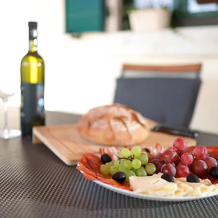 Willa Niko Pet Friendly 200 M From Hidden Sandy Pets For Free Rudine (Dobrinj)