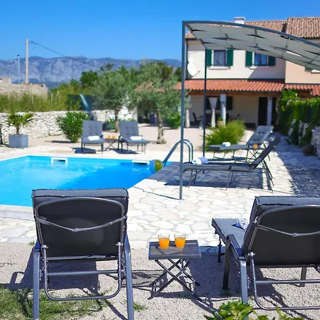 Otok Krk Niko Pet Friendly 200 M From Hidden Sandy Pets For Free