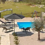Niko Pet Friendly 200 M From Hidden Sandy Pets For Free Rudine (Dobrinj)